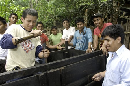 Carpentry students traveled to Chicoj Raxquix to install the compost bin they had built. © 2010 Rob Cahill, Alta Verapaz
